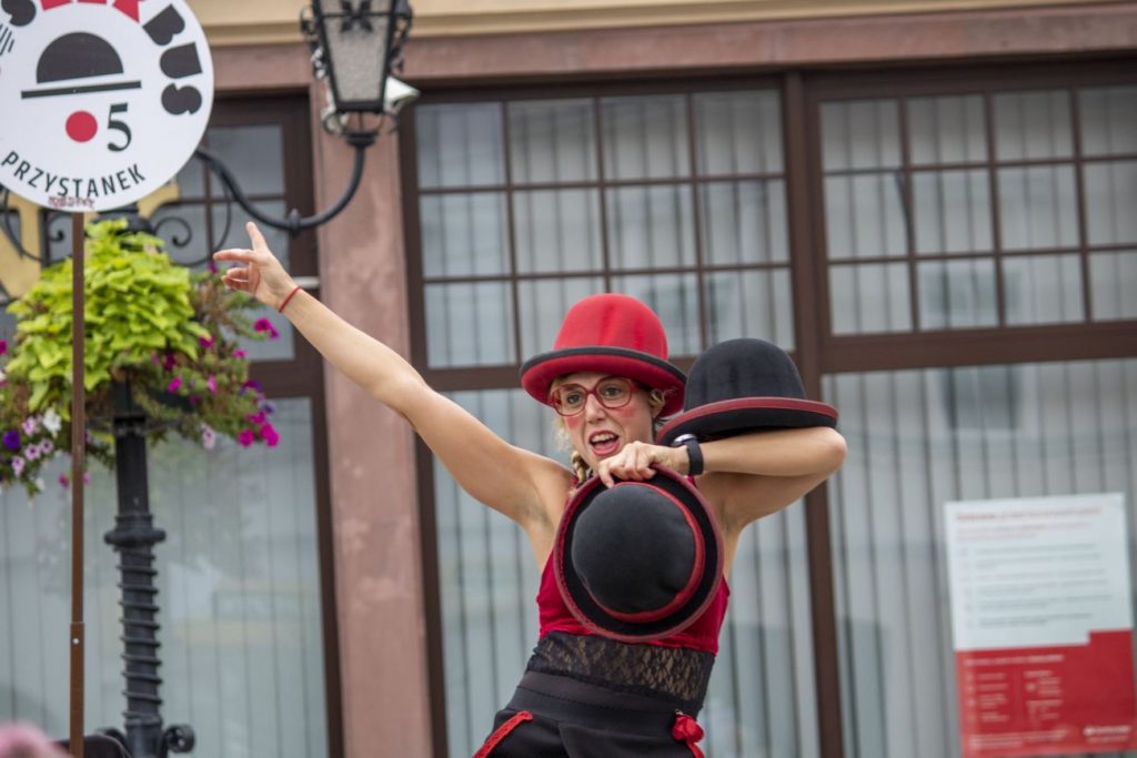 Busker Gaia Ma at BuskerBus Festival