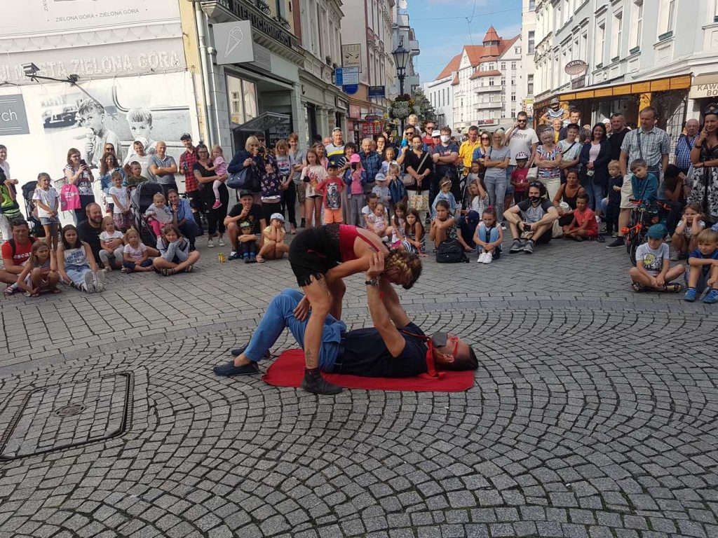 Busker Gaia Ma performing at BuskerBus Festival