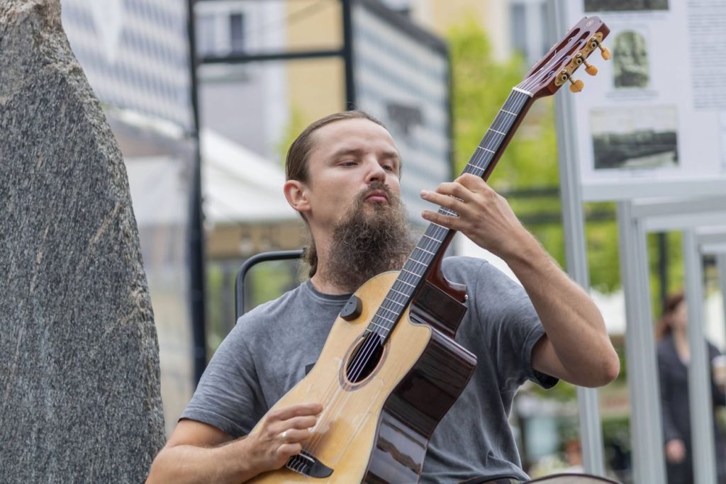 Guitarist Mariusz Goli performing in the street