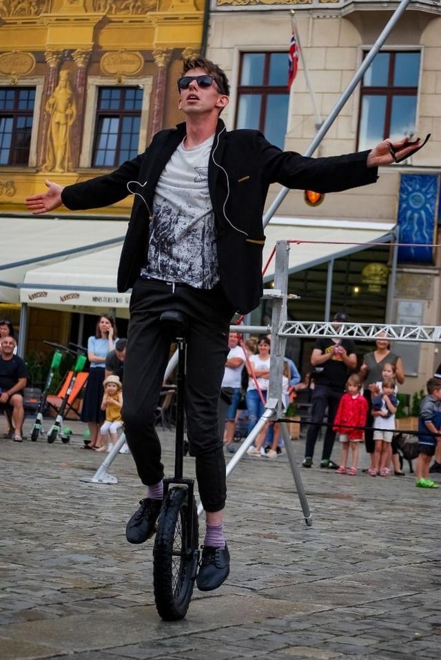 Sam Goodburn unicycling in Wroclaw. He wears black clothes.