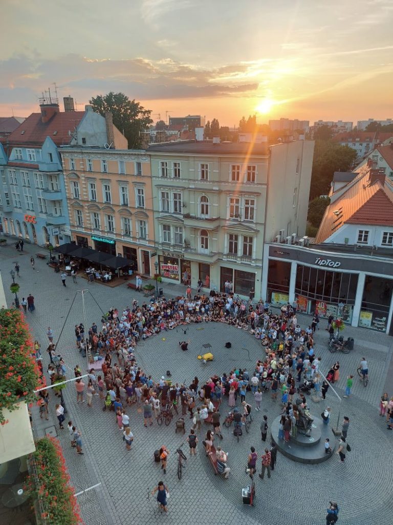 A crowd watching a circus street show at Busker Tour in Zielona Góra