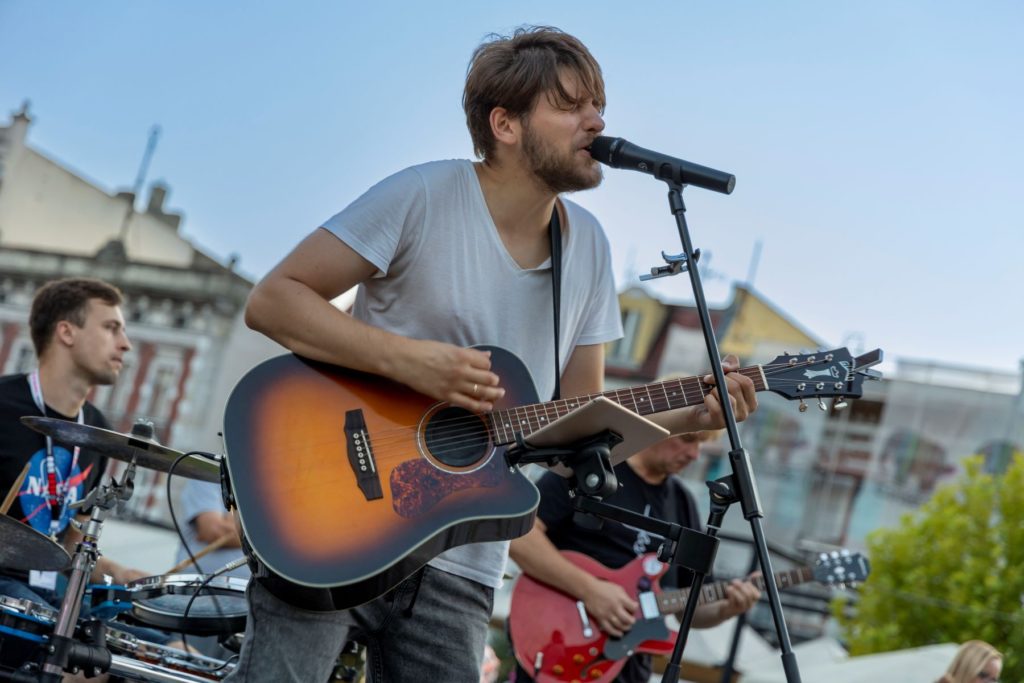 Music band Justin 3 performing in the street