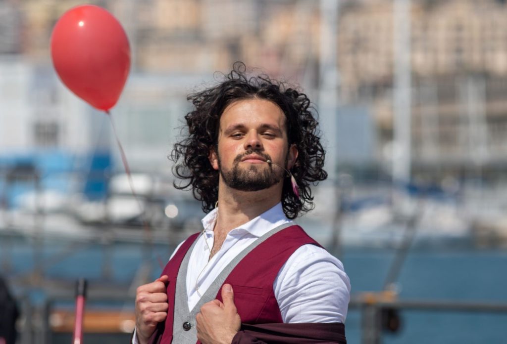 Daigoro posing with a red ballon in hand