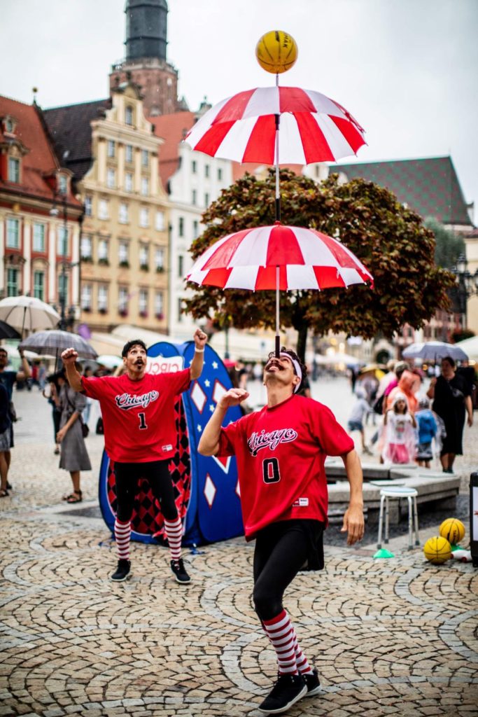 Artyści uliczni na festiwalu Busker Tour